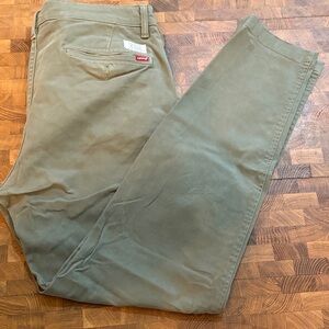Levi's Men's Khaki Chinos distressed 33x32